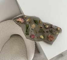 Создание подноса-осколка из эпоксидной смолы с цветами Фото 10