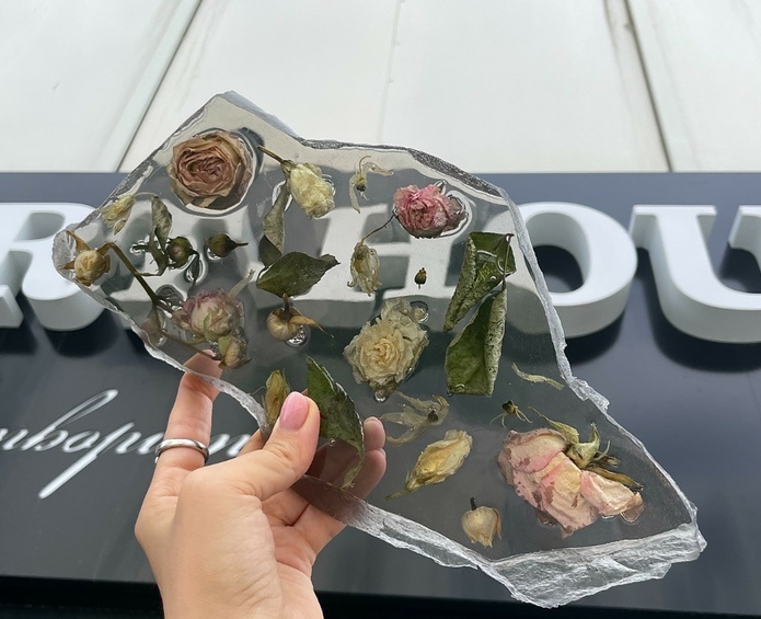 Создание подноса-осколка из эпоксидной смолы с цветами Фото 19